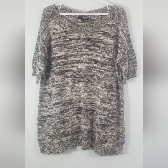 Ana Sweater Tee. Black & White Knit w/ Gold Sequins. Bow Tie Accent on Back. XL. - Picture 2 of 8